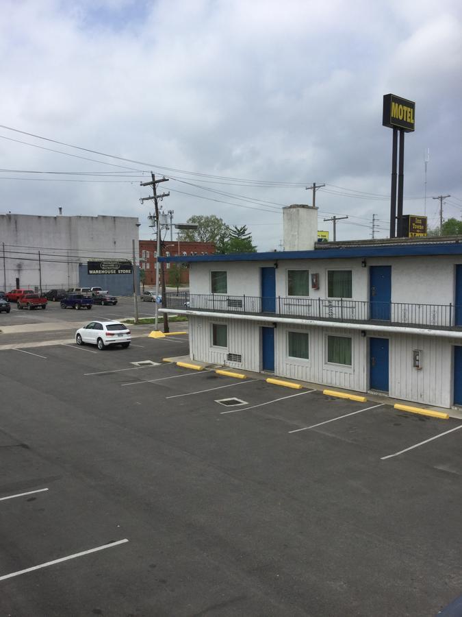 Inn Towne Motel Columbus Exterior photo