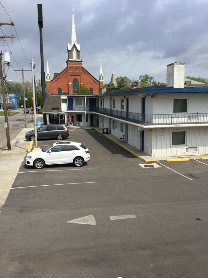 Inn Towne Motel Columbus Exterior photo