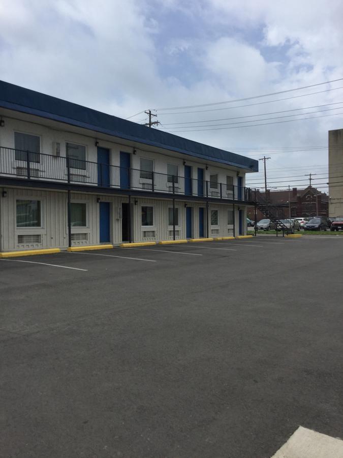 Inn Towne Motel Columbus Exterior photo